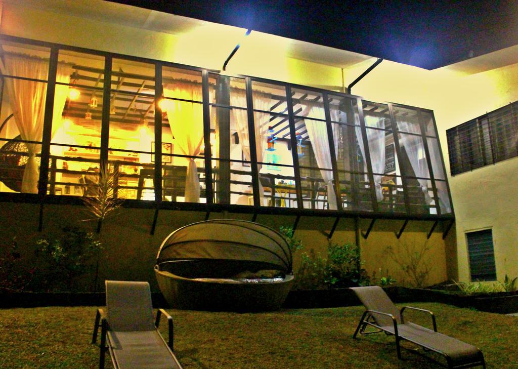 Tagaytay Garden Budgetel - City Center Tagaytay City Esterno foto